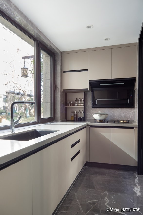 138㎡都市簡約風，現代、時尚，細膩詮釋高雅品位，無可挑剔