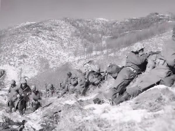 毛澤東為何不把第九兵團調到西線,反而力主在長津湖發動攻勢? 毛澤東為何不把第九兵團調到西線,反而力主在長津湖發動攻勢?