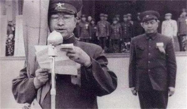 她是陳賡的恩人，與周總理扮過情侶，陳賡說“沒有她就沒有我”