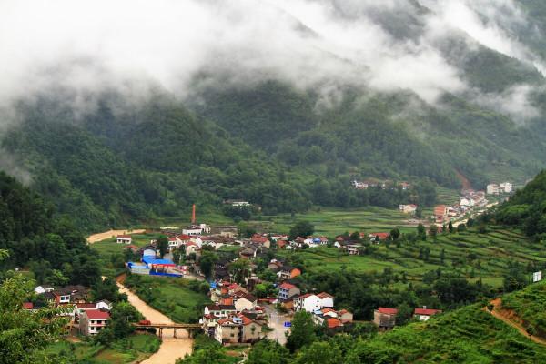 1934年山西老農救下3000紅軍,建國後程子華三令五申:一定要找到他