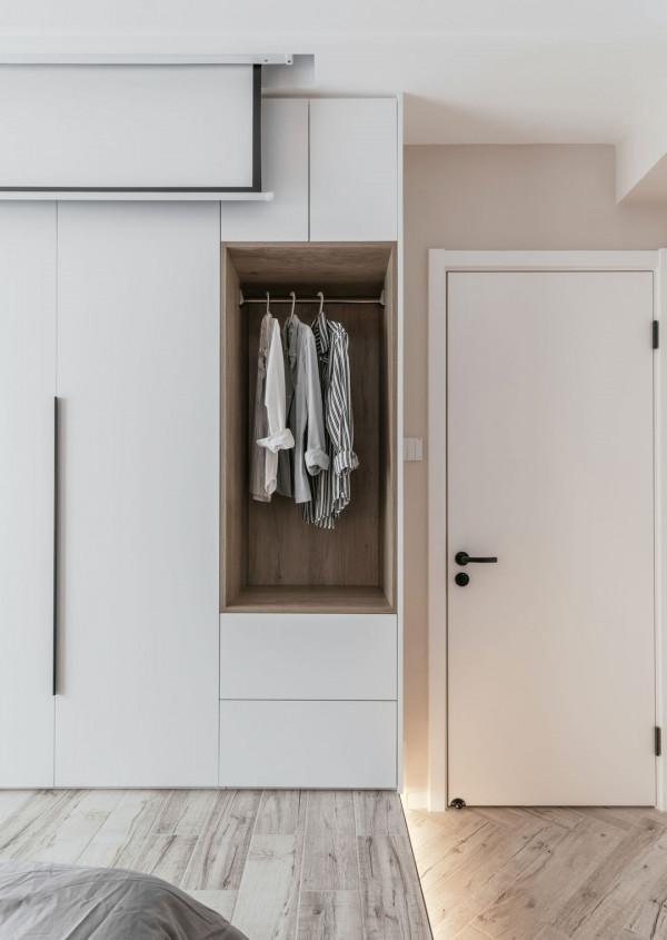 她堅持不要電視牆，全屋敞亮通透，效果驚豔讓人一眼就愛上