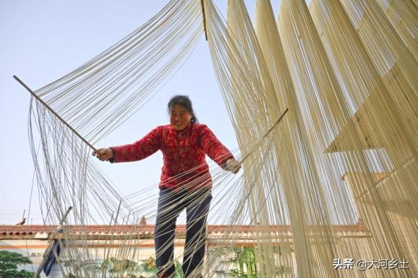 農村夫婦靠手藝致富，在城裡買房後仍不敢休息，說還有願望未實現