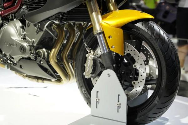 摩博會 | QJMOTOR 閃300S售價23999元,逸550售價33999元 摩博會 | QJMOTOR 閃300S售價23999元,逸550售價33999元