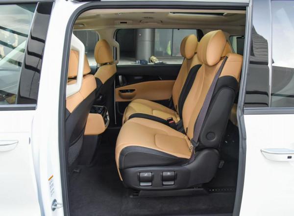 家裡人口多，買MPV更合適，可以看看這兩款，安靜舒適還省油