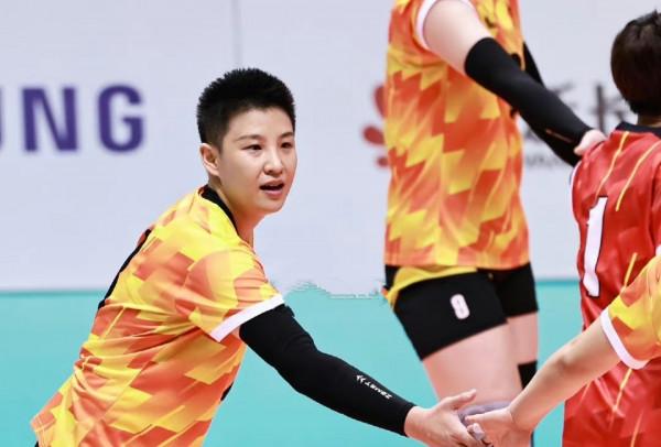 女排36歲前國手官宣退役！王一梅直言很難受，上海損失一員大將