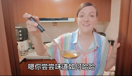 河南小夥娶大5歲美國妻子，岳父不要彩禮還負責婚禮，現在咋樣了