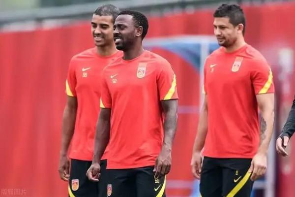 昨天中國足球又有幾個訊息不脛而走