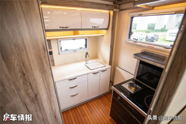 ​這個設計真心棒！讓房車秒變內外套間，獨立廚衛空間比家裡還大