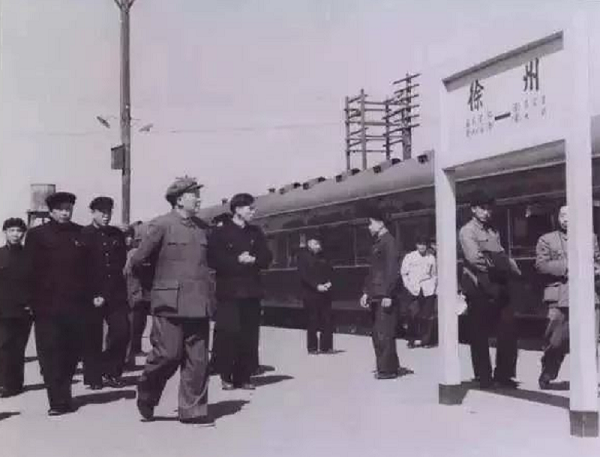 初到專列工作，馮桂英請毛主席品嚐蘇聯小包子，主席忙擺手：不對