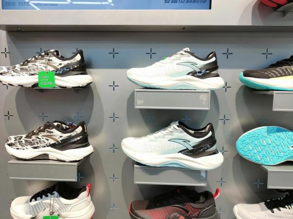 比較專業的業餘跑步者如何選一雙優質的跑鞋? 比較專業的業餘跑步者如何選一雙優質的跑鞋?