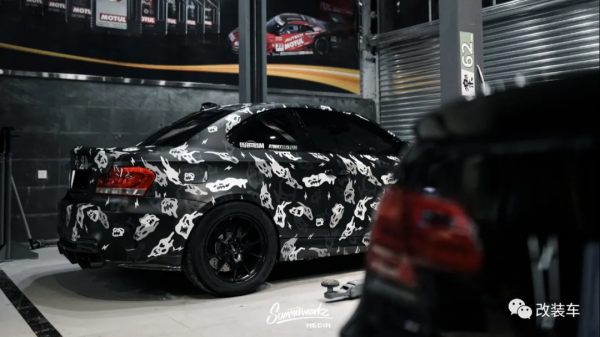 珍獸般的黑武士寶馬1M,開慣了500馬力本田S2000也不一定能駕馭 珍獸般的黑武士寶馬1M,開慣了500馬力本田S2000也不一定能駕馭