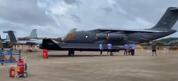 殲-16D無偵8相繼亮相航展 只差轟20助陣 我們到底還有多少黑科技 殲-16D無偵8相繼亮相航展 只差轟20助陣 我們到底還有多少黑科技