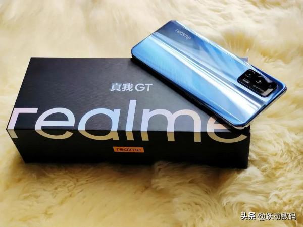 真我GT降至兩千元出頭，最便宜的驍龍888旗艦誕生了