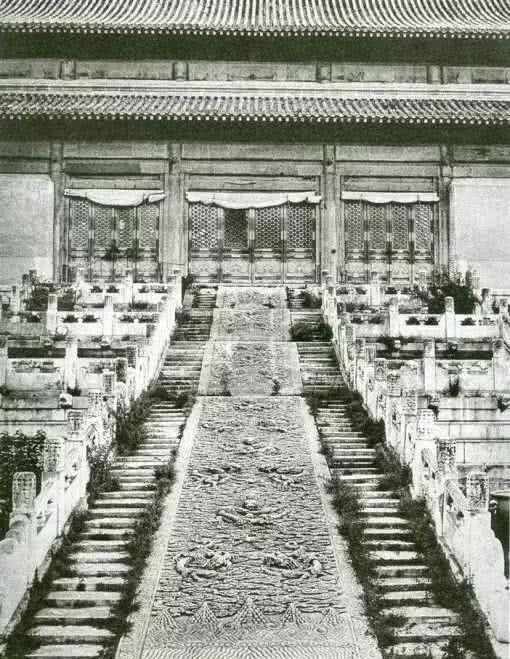 紫禁城也叫故宮，這個地方曾經居住過24個皇帝，是明清時期的皇宮