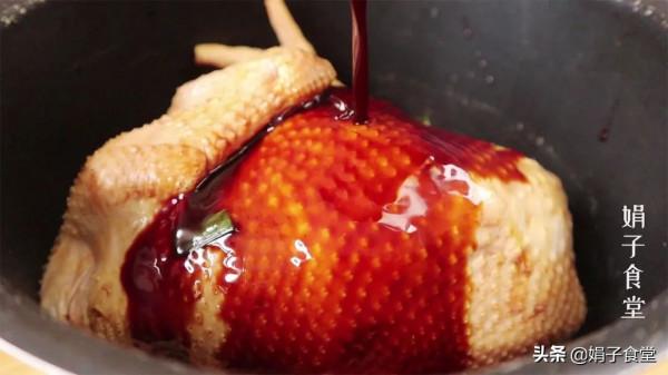 電飯煲燒雞,不加一滴水,肉鮮味美,軟爛不膩,出鍋饞得流口水 電飯煲燒雞,不加一滴水,肉鮮味美,軟爛不膩,出鍋饞得流口水