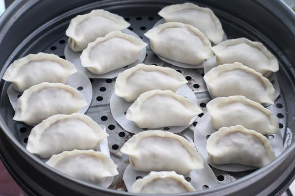 皮薄餡大的蘿蔔絲蒸餃，不揉麵不醒面，營養豐富適合秋冬季食用