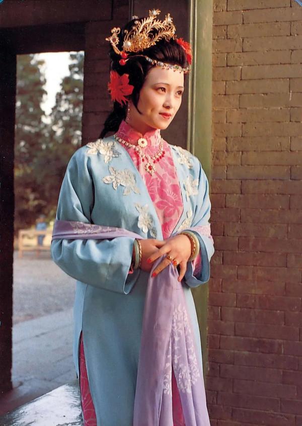 披帛、披肩、斗篷、蓑衣,87版《紅樓夢》才是yyds 披帛、披肩、斗篷、蓑衣,87版《紅樓夢》才是yyds