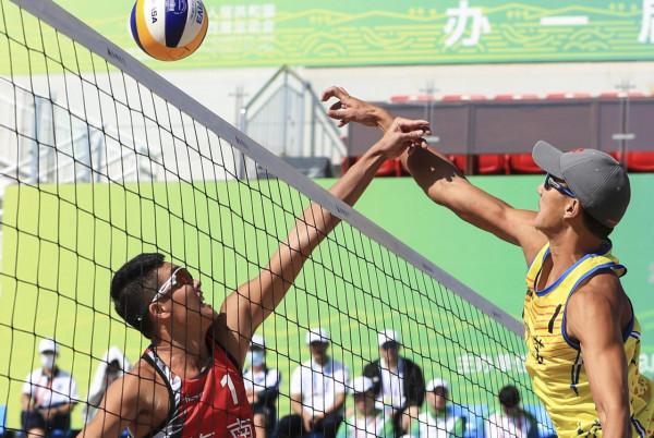 沙灘排球——男子成年組小組賽：江蘇一隊勝海南一隊