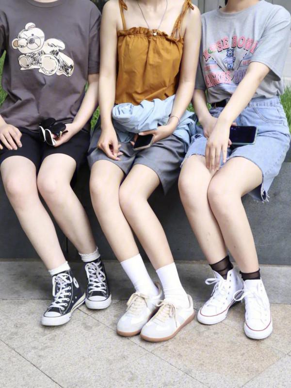 宿舍仨姐妹一起白了 宿舍仨姐妹一起白了