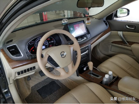 12年的日產天籟大沙發,5W就能帶回家?檢測師:車況實屬拉胯 12年的日產天籟大沙發,5W就能帶回家?檢測師:車況實屬拉胯