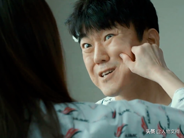 尹濟文:電影中是“奸詐小人”生活中是老好人,為亡友照顧遺孀 尹濟文:電影中是“奸詐小人”生活中是老好人,為亡友照顧遺孀