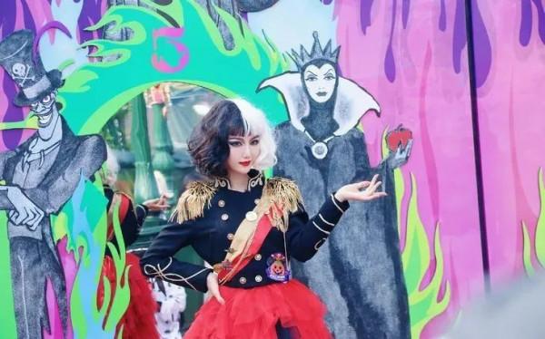 迪士尼女明星被嚇成一團？不愧是你毛曉彤