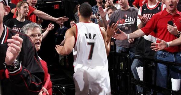 生涯僅6個賽季，卻征服一眾球星！“黃曼巴”布蘭登-羅伊去哪了