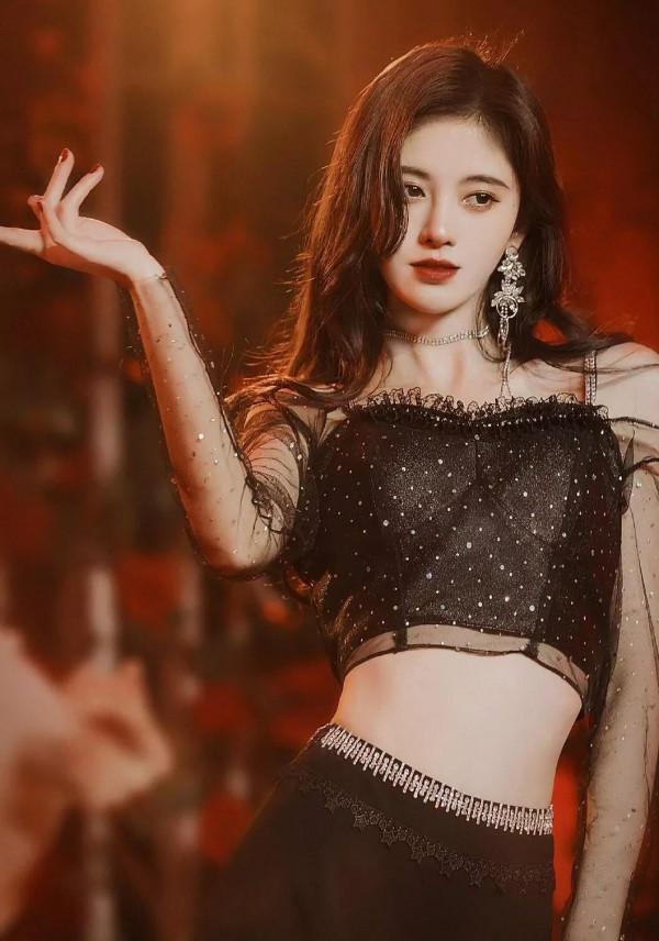 鞠婧禕美照一冊，欣賞