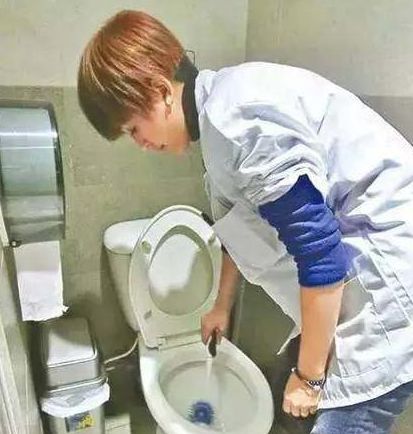 25年過去，《笑傲江湖》演員現狀，有人直播，有人出家，有人離世