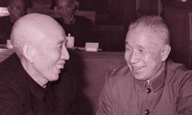 王震找縣長辦事被“耍官威”，上將葉飛得知後大怒：將其革職查辦