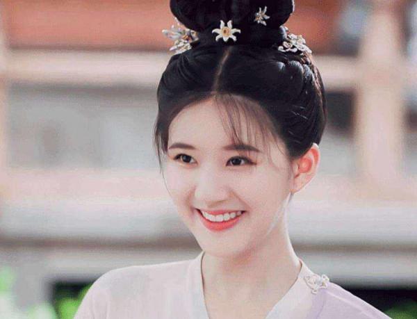 李易峰水桶腰醒目、許凱腫成胖頭魚，顏值再高，發福了也別演古偶