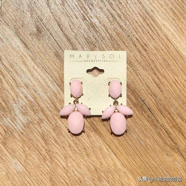 美國女生實行“換物計劃”，一個髮夾經過28次，最終換到一間大屋