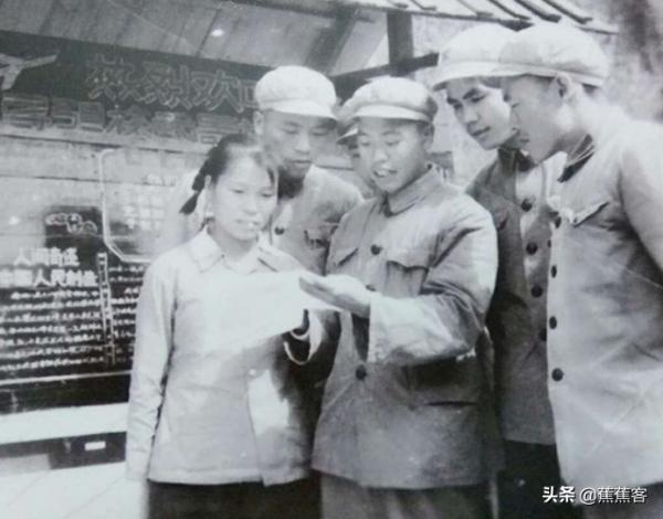 羅盛教犧牲後：父親赴朝為兒掃墓，被救者母親提出：我把孫子送你