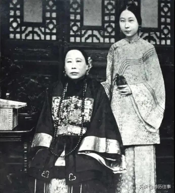 100多年前的晚清社會，慈禧出逃後的寢宮，仍有守衛在看守