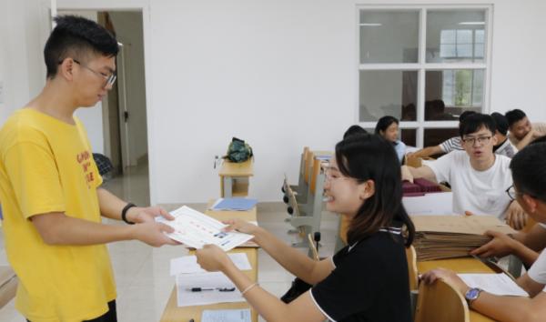 大學生別亂籤“三方協議”，容易丟失應屆生身份，以免自找麻煩