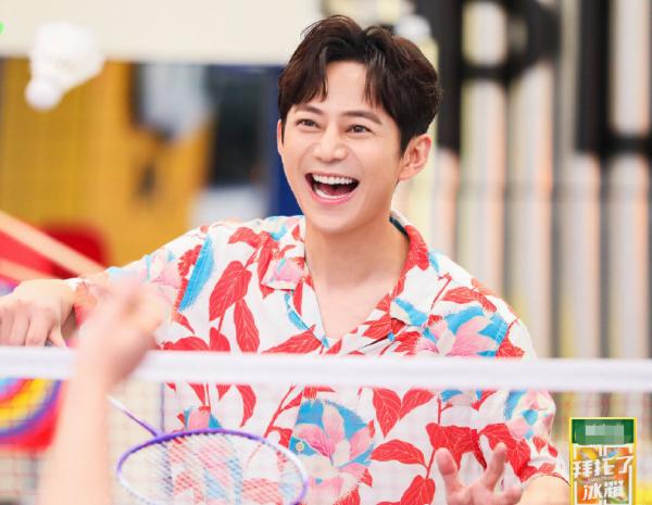 芒果臺被曝禁止主持人接外綜,何炅等人遭限制,《拜冰》或將換人 芒果臺被曝禁止主持人接外綜,何炅等人遭限制,《拜冰》或將換人