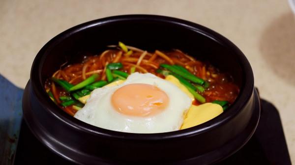 天氣寒冷，碰到這麵條，我絕不手軟，吃一碗渾身暖烘烘