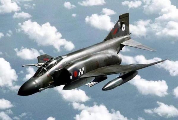 美製F-4&OpenCurlyDoubleQuote;鬼怪&rdquo;戰鬥機，為何是劃時代的產物？科技含量多強勁？