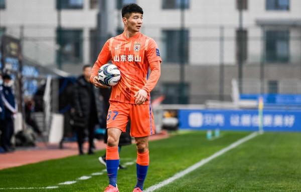 上港曾經有望引進王牌飛翼，卻最終去了泰山隊，本賽季還拿到冠軍