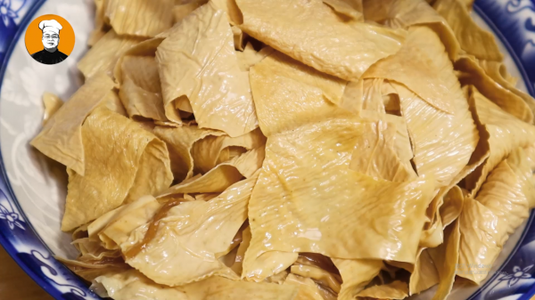 豆皮這個做法百吃不厭，幹香入味，開胃下飯，上桌就光碟，解饞