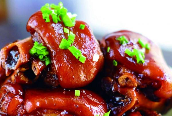 這樣做的紅燒豬腳太誘人了，手把手教你怎樣製作，看著就流口水