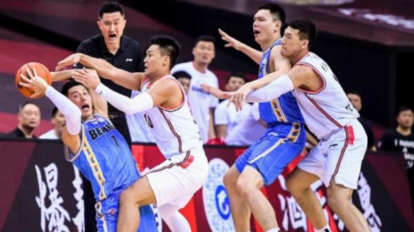 CBA裁判惹爭議!首鋼核心球員惡犯被無視!名嘴蘇群高呼不解 CBA裁判惹爭議!首鋼核心球員惡犯被無視!名嘴蘇群高呼不解