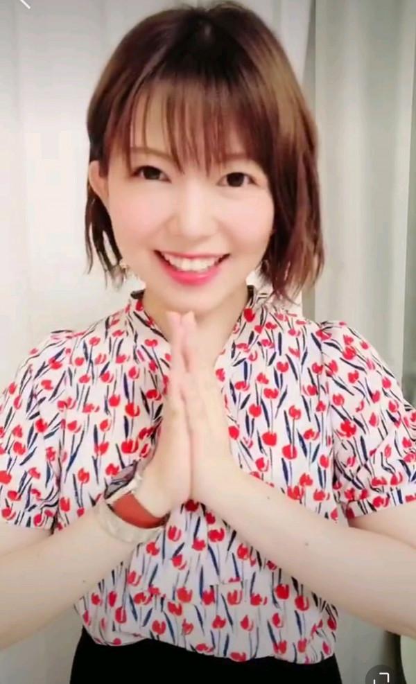 山口百惠婆媳倆燙完頭好俏麗,邊緣有層次的捲髮,圓臉燙了果然美 山口百惠婆媳倆燙完頭好俏麗,邊緣有層次的捲髮,圓臉燙了果然美