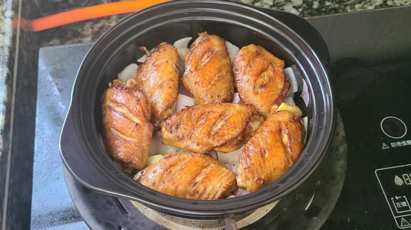 焗雞翅，廣東人這樣做雞翅很好吃，不用水也能做，太香了