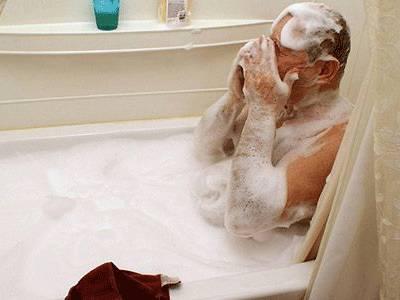 中老年人要注意,這3件事情不能太勤快,越勤快越容易生病 中老年人要注意,這3件事情不能太勤快,越勤快越容易生病