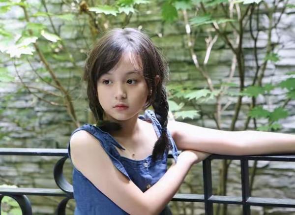 童星也內捲了？張籽沐13歲演高中生，小溫宜紀姿含卻沒小時候火？