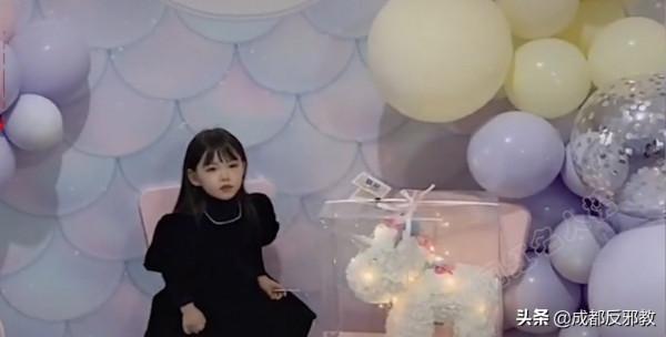 藍妮妮：患罕見基因病，有稀世容顏卻無自理能力，被譽為“失聲天使”