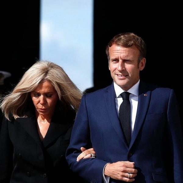 馬克龍有多放不下布麗吉特?每90分鐘通一次電話,在外寸步不離 馬克龍有多放不下布麗吉特?每90分鐘通一次電話,在外寸步不離