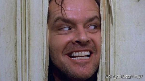 50個在電影中很常見但在現實生活中不可能出現的情節