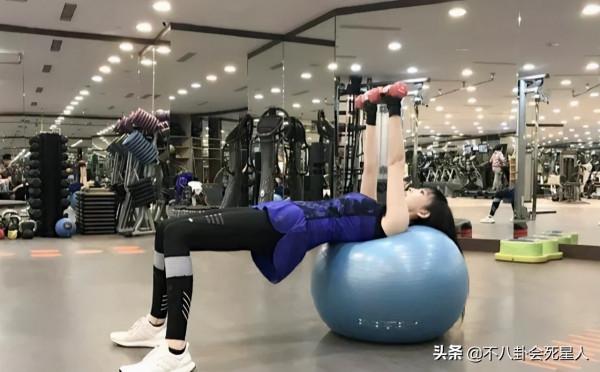 趙雅芝的氣質、李若彤的身材，歲月不敗美人，女神老了也高貴優雅